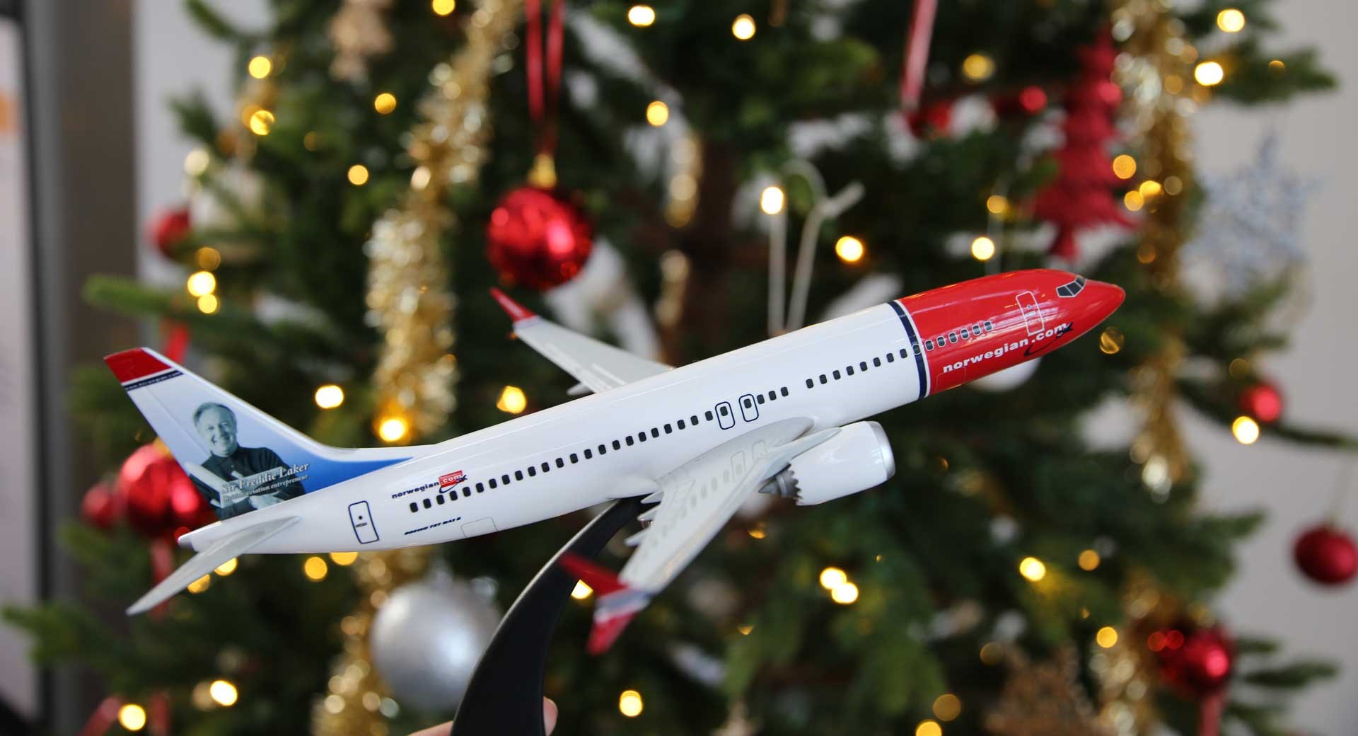 Norwegian airplane and christmas tree