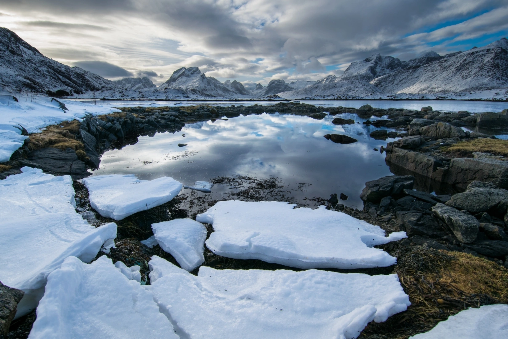 Johannes groll W Wb Amu H8v BY unsplash